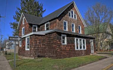 Main picture of 223 W 6th St