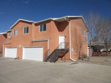 Main picture of 1905 Girard Blvd NE