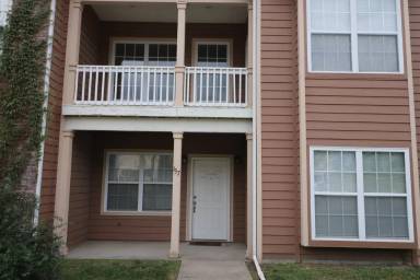 Main picture of 137 E 7th St
