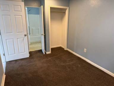 Main picture of 6421 Niagara St