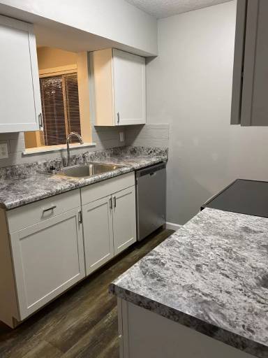 Main picture of 401 S MAIN - A