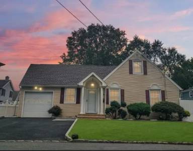 Main picture of 303 West Ln