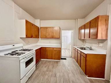 Main picture of 644 E Chestnut St