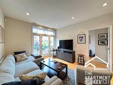 Main picture of 423 W Armitage Ave