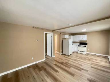 Main picture of 98 Main St