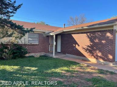 Main picture of 634 S San Jose Dr
