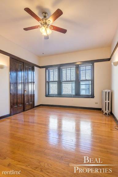 Main picture of 816 W Waveland Apartments