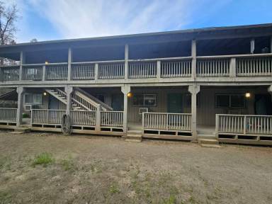 Main picture of 90 Horseshoe Ln