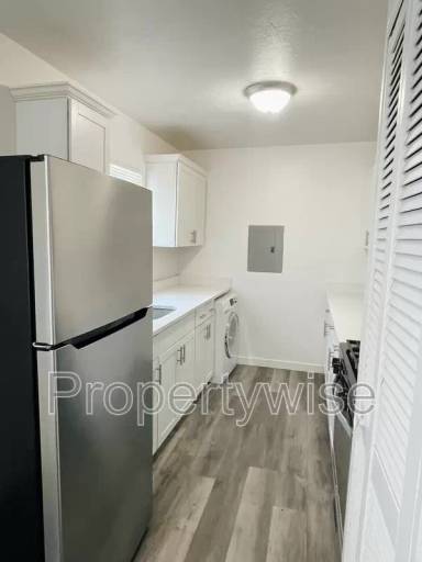 Main picture of 1537 W 1520