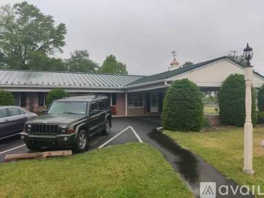 Main picture of 2282 New Holland Pike