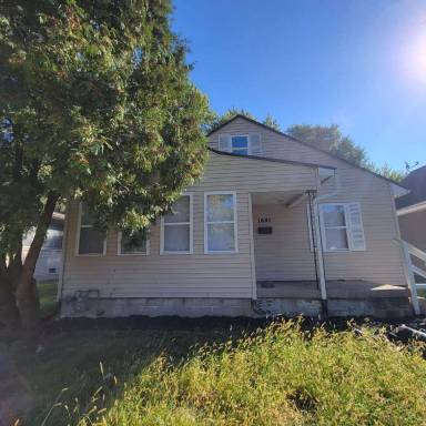 Main picture of 1851 Calvin St