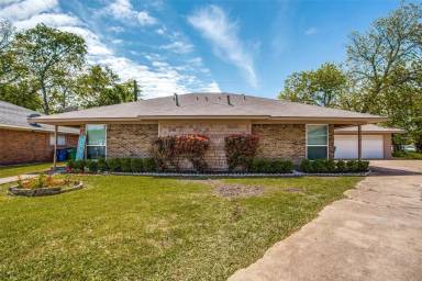 Main picture of 2434 Lakeview Cir