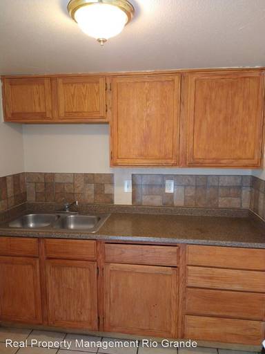 Main picture of 320 Espanola St NE