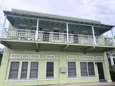 Main picture of 1153 Walnut St