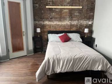 Main picture of 688 Clinton St
