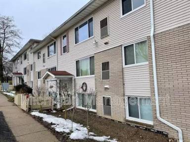 Main picture of 885 E Summit St