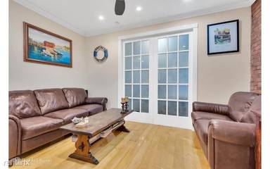 Main picture of 120 Christopher St