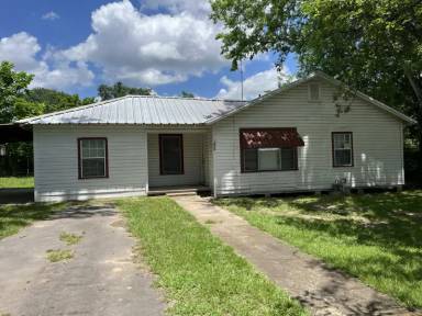 Main picture of 904 Walker St