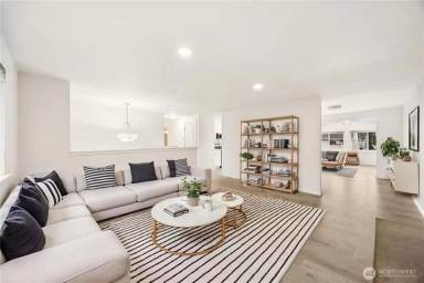 Main picture of 3810 180th St E