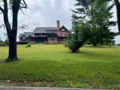 Main picture of 520 Breezy Point Dr