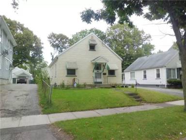 Main picture of 154 Moulson St
