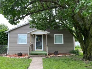 Main picture of 205 W Allen