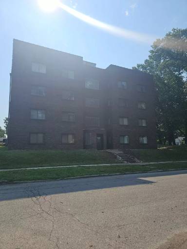 Main picture of 1212 E 10th St