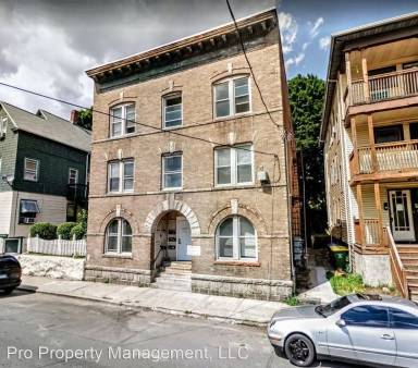 Main picture of 815 E Main St