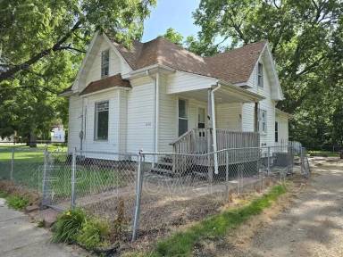 Main picture of 1610 E 4th St