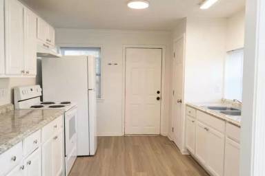 Main picture of 100 James St