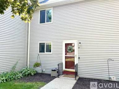 Main picture of 8 Mohawk Ct