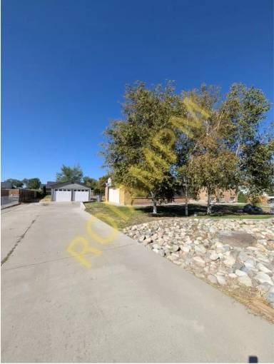 Main picture of 969 Bracken St N