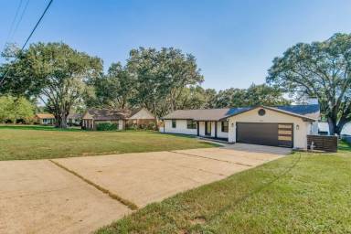 Main picture of 5894 W Shore Dr