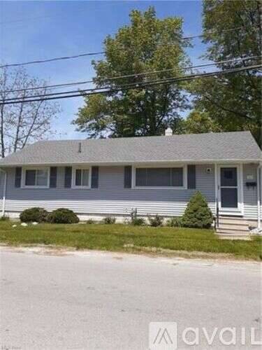 Main picture of 165 Mull Ave