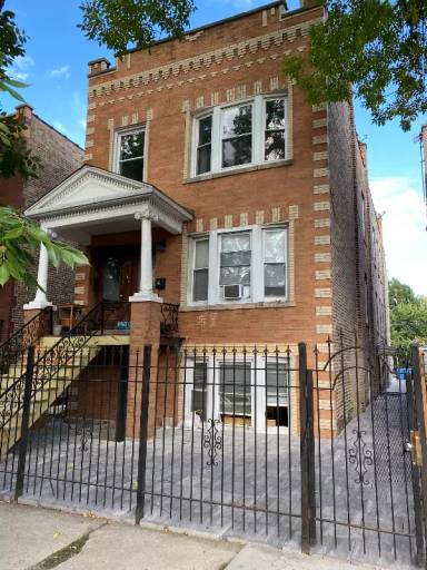 Main picture of 3229 N Hamlin Ave