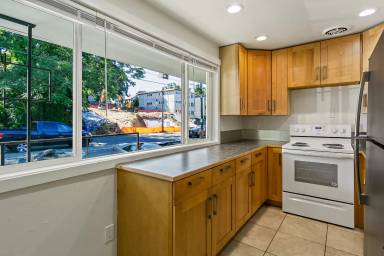 Main picture of 1319 15th Ave S