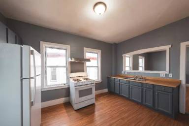 Main picture of 130 Shurtleff St