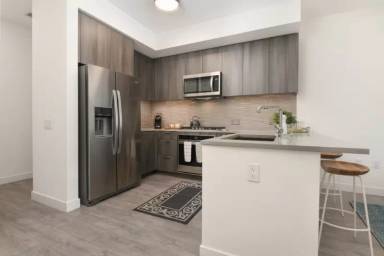 Main picture of 857 W Madison St