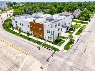 Main picture of 2505 Benbrook Blvd