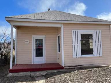 Main picture of 906 Atchison Ave