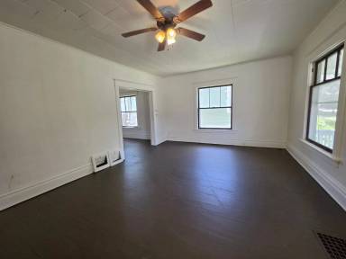 Main picture of 1804 6th Ave SE