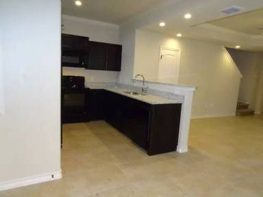 Main picture of 6922 Lakeview Dr