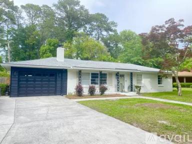 Main picture of 326 Kensington Dr
