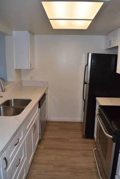 Main picture of 15016 Avenida Venusto