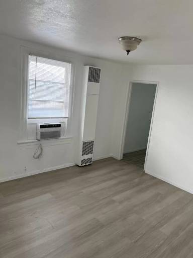 Main picture of 327 E Acacia St