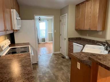 Main picture of 919 Commons Dr N