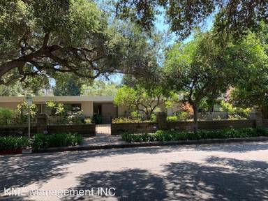 Main picture of 2061 Oak St