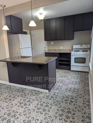 Main picture of 605 Van Buren Ave