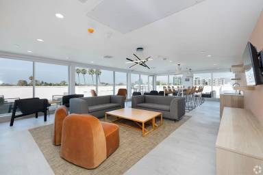 Main picture of 2600 S Sepulveda Blvd
