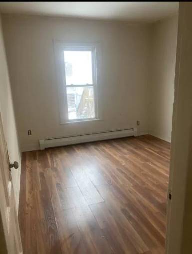 Main picture of 32 3rd St